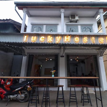 Lucky Hostel Λουάνγκ Πραμπάνγκ Εξωτερικό φωτογραφία