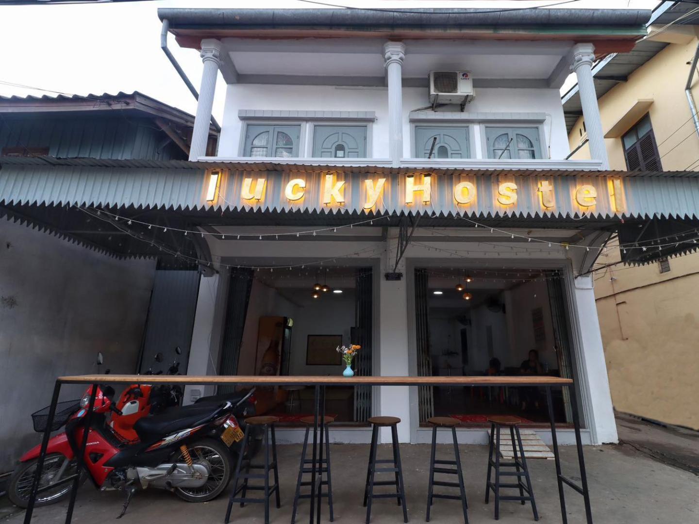 Lucky Hostel Λουάνγκ Πραμπάνγκ Εξωτερικό φωτογραφία
